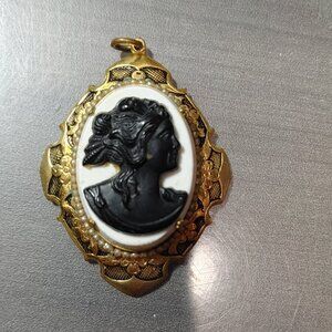 Black and White Cameo Pendant Costume Jewerly
